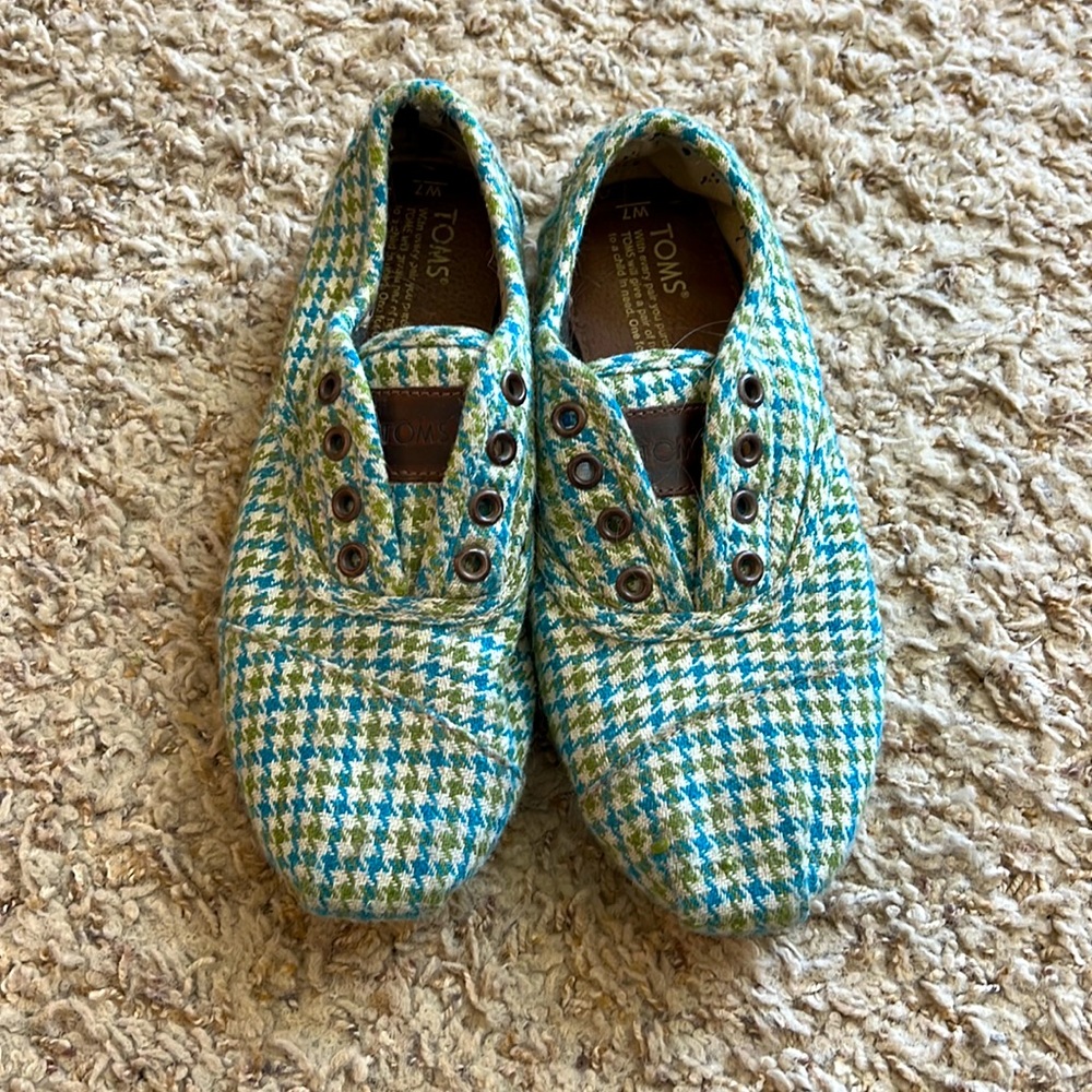 TOMS slip on loafers